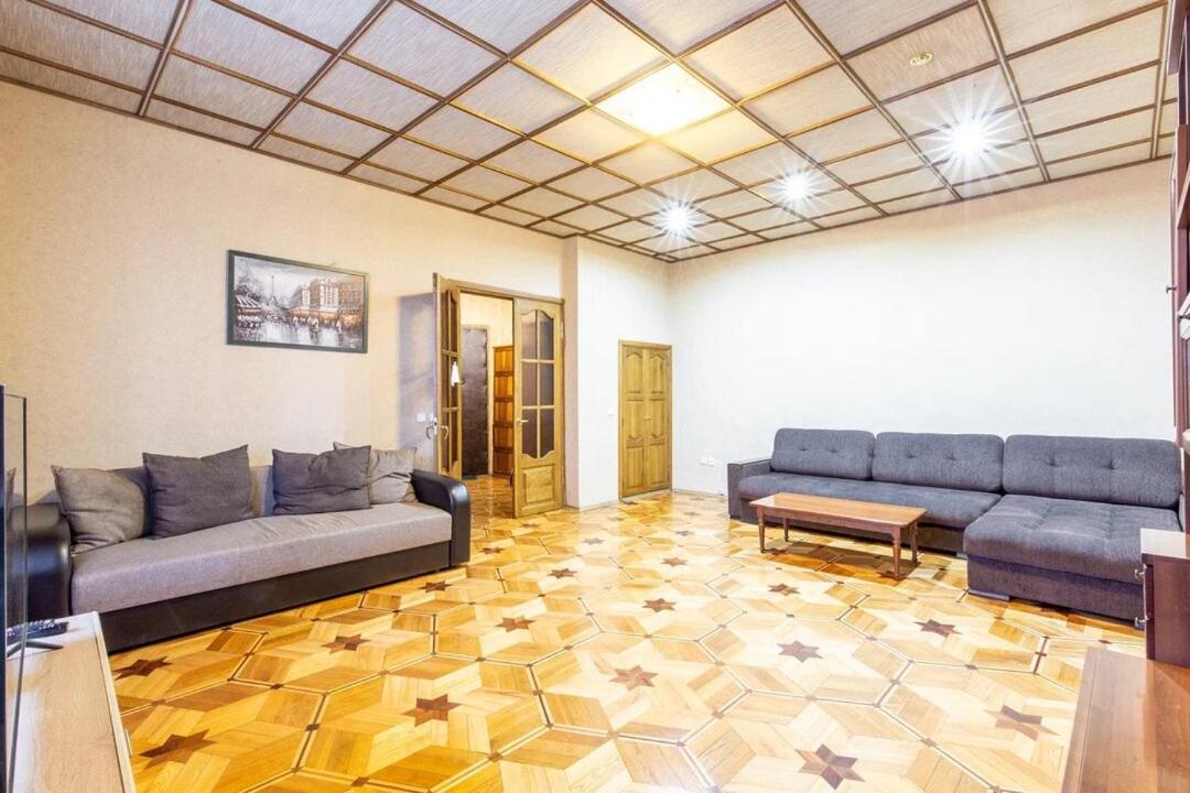 Apartments In The Center Of Minsk On Nezavisimosti 12 Esterno foto